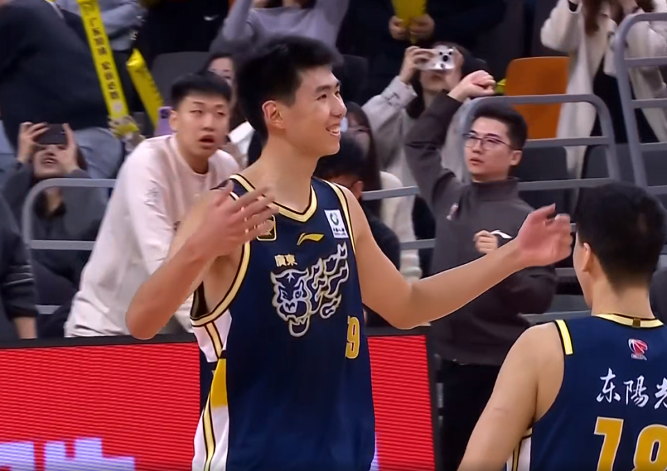 留在广东队, 年轻, 昕是个两难