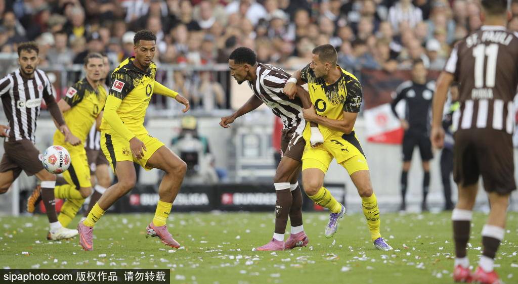 成为了球迷, 无论是他在, src